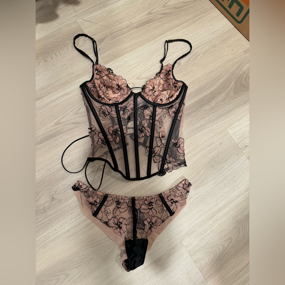 32C corset set NWOT - Picture 2 of 4